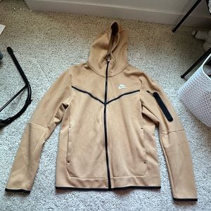NWOT Men’s Nike Zip Up Hoodie